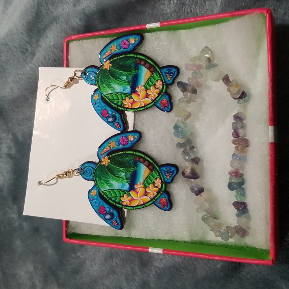 Earrings & bracelets